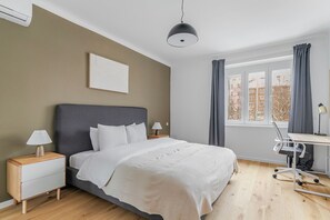 2 bedrooms, iron/ironing board, WiFi, bed sheets - Blueground | Wieden, washer/dryer, nr Karlskirche (Vienna)
