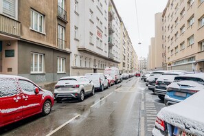 Property grounds - Blueground | Wieden, washer/dryer, nr Karlskirche (Vienna)
