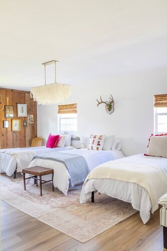 NEW | Cozy cottage for 3 | 10 min. to  Round Top!