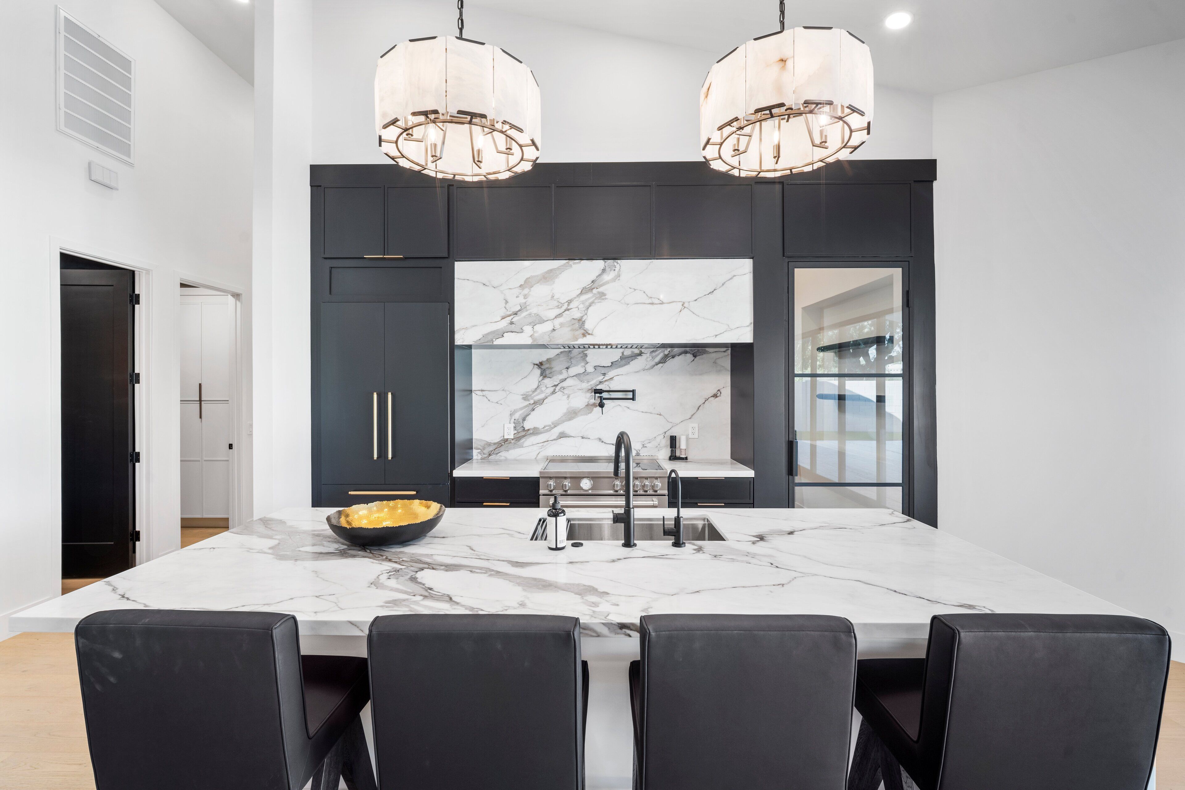 ثلاجة، ميكروويف، فرن، موقد طهي مسطح