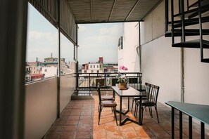 Outdoor dining - Flaxur Apartel - 150m to Hoan Kiem lake (Hoan Kiem)