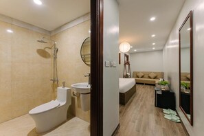 Shower, free toiletries, hair dryer, slippers - Flaxur Apartel - 150m to Hoan Kiem lake (Hoan Kiem)
