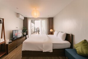 Desk, laptop workspace, iron/ironing board, free WiFi - Flaxur Apartel - 150m to Hoan Kiem lake (Hoan Kiem)