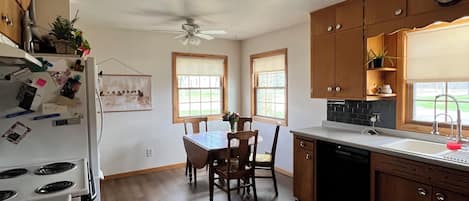 Coffee/tea maker, fridge, microwave, oven