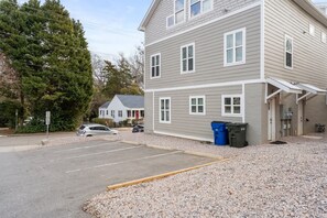 Exterior - 4BR Themed Stay Suite Near NC State, Downtown, Sleeps 10 (Raleigh)