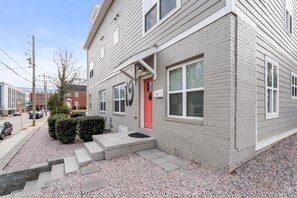 Exterior detail - 1BR Harry Potter Themed Stay Near NC State & DT (Raleigh)