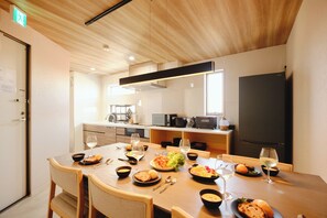 Dining - Feb 2026 New open! 105 ㎡ villa, 7 min Shinjuku, Free parking (3-26-10 Honmachi, Shibuya-ku)