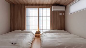 3 bedrooms, desk, iron/ironing board, travel cot