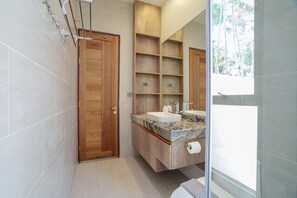 Shower, hair dryer, bidet - New Celine Villa Private Pool Near Beaches (Rawai)