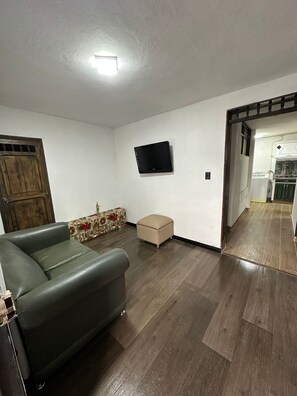 Living area - Beautiful apartment in Medellin, close to everything, very close to the Metro. (Medellín)