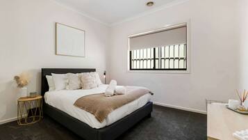 3 bedrooms, iron/ironing board, WiFi, bed sheets