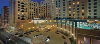 Stylish 2-bedroom suite in elite National Harbor with full resort amenities