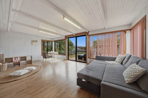 Family Escape with Big Backyard Sorell