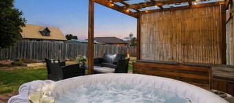 Family Escape with Big Backyard Sorell