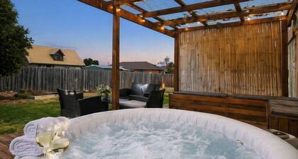 Family Escape with Big Backyard Sorell