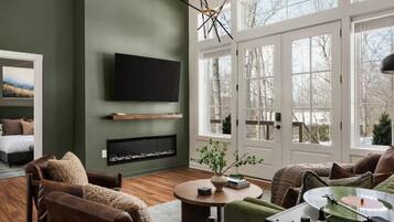 Smart TV, fireplace