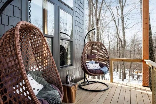 Secluded Luxury Cabin with Stargazing Dome + Hot Tub + Sauna + EV Charger