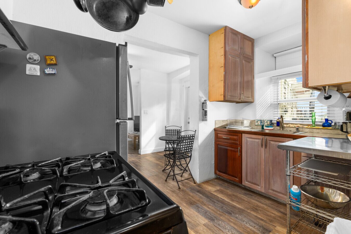 Refrigerador, microondas, horno y parrilla de estufa 