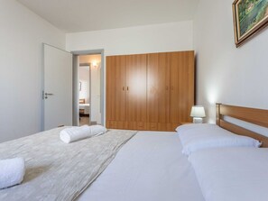 1 Schlafzimmer, Reisekinderbett, kostenloses WLAN, Bettwäsche