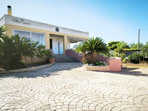 Exterior - Cosy apartment for 6 guests with A/C, WIFI, TV, balcony and pets allowed (Morciano Di Leuca)