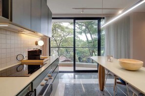Fridge, microwave, stovetop, dishwasher - Deluxe Nomad Pad In Granada | Walk Anywhere | 302 (Cali)