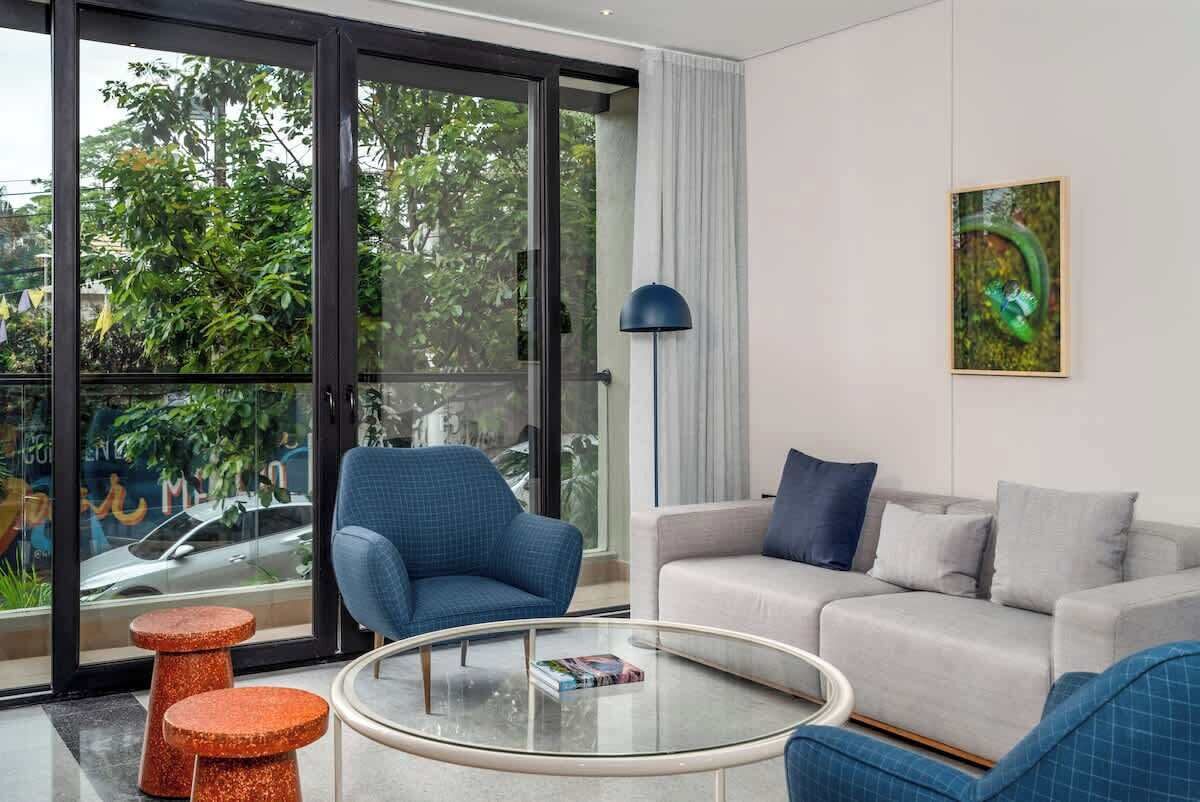 Televisión y oficina 