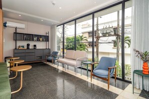 TV, offices - Deluxe 2-Bed -2-Bath  Granada Best Location 202 (Cali)