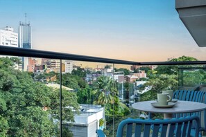 Outdoor dining - Deluxe Penthouse Studio In Walkable Granada | 502 (Cali)
