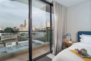 1 bedroom, iron/ironing board, WiFi, bed sheets - Deluxe Penthouse Studio In Walkable Granada | 502 (Cali)