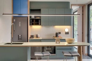 Fridge, microwave, oven, stovetop - Deluxe Retro In Granada • Wraparound balcony | 203 (Cali)