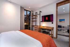 2 bedrooms, desk, iron/ironing board, travel cot - Deluxe 2-Bed • By Cali's Best Restaurants | 301 (Cali)