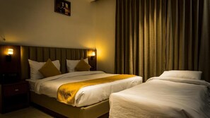 Desk, laptop workspace, free WiFi, wheelchair access - Hotel RS (AGRA)