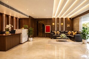 Lobby sitting area - Hotel RS  (Agra)