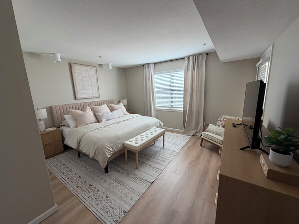 Iron/ironing board, Internet, bed sheets - Walk in NO STAIRS 2 Bedroom Condo in Pointe Royale Golf Village NEW FOR 2026 (Branson)