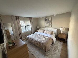 Iron/ironing board, Internet, bed sheets - Walk in NO STAIRS 2 Bedroom Condo in Pointe Royale Golf Village NEW FOR 2026 (Branson)