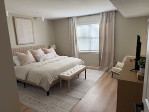 Iron/ironing board, Internet, bed sheets - Walk in NO STAIRS 2 Bedroom Condo in Pointe Royale Golf Village NEW FOR 2026 (Branson)