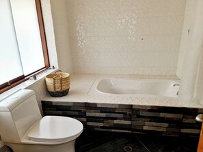 Shower, hair dryer, towels, soap - Beautiful home overlooking Arin Waterfall and Mountains, crystal clear creek (Calca)