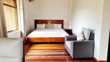 3 habitaciones, tabla de planchar con plancha, wifi y ropa de cama