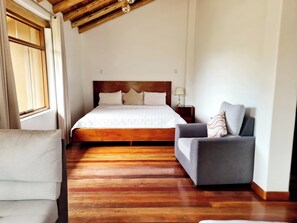 3 bedrooms, iron/ironing board, WiFi, bed sheets - Beautiful home overlooking Arin Waterfall and Mountains, crystal clear creek (Calca)