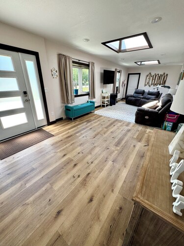 Sunny, Spacious, Peaceful Retreat