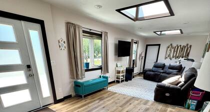 Sunny, Spacious, Peaceful Retreat