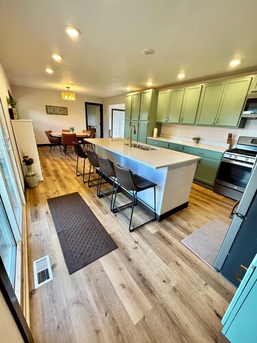 Sunny, Spacious, Peaceful Retreat