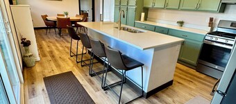 Sunny, Spacious, Peaceful Retreat