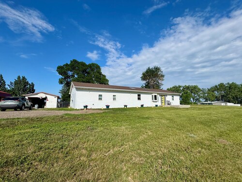 Sunny, Spacious, Peaceful Retreat