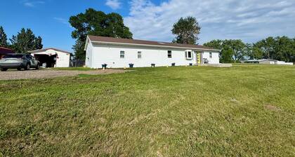 Sunny, Spacious, Peaceful Retreat