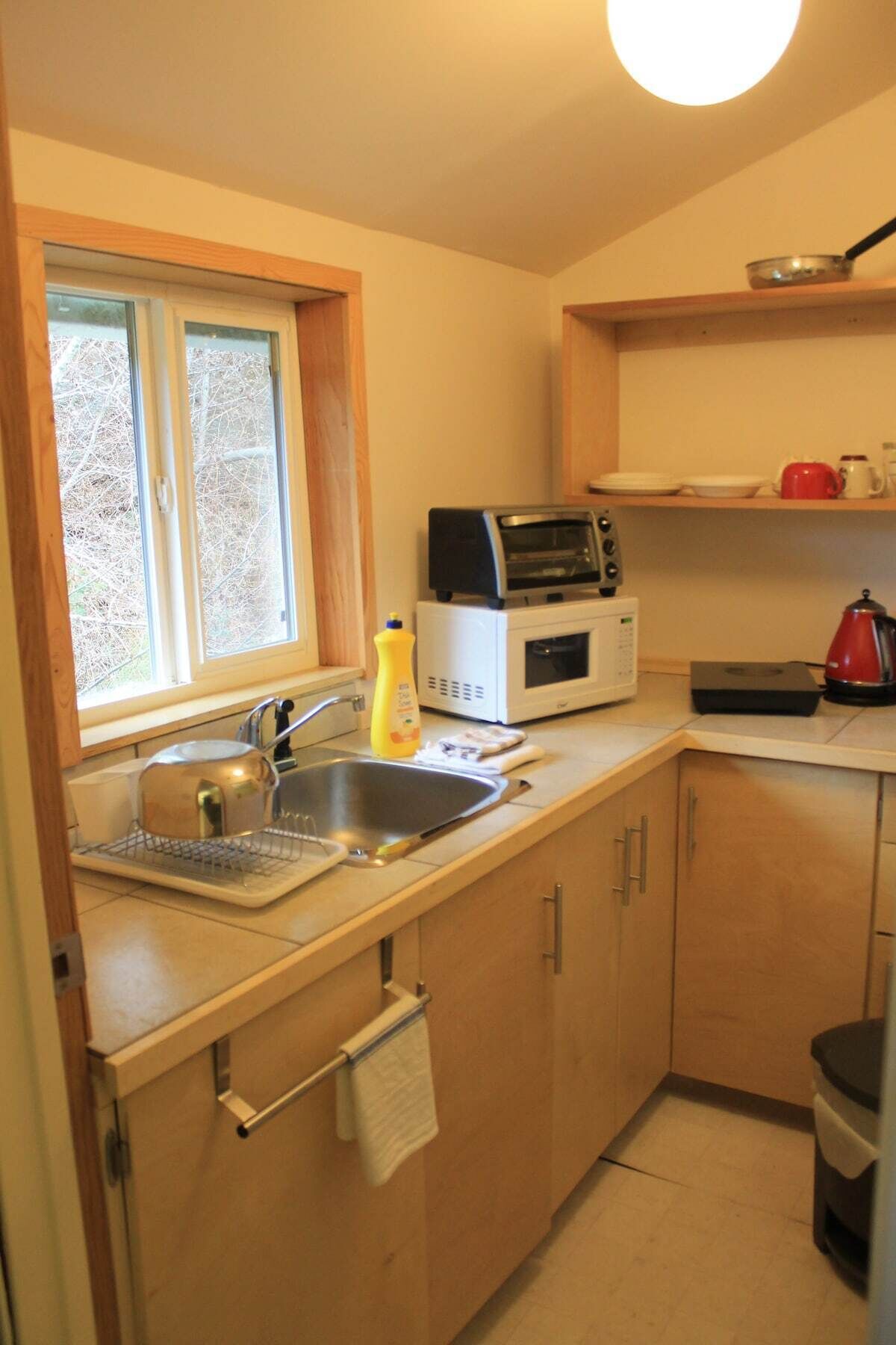 Comfort Double Room, Private Bathroom (One Bedroom Suite Garden ) | Private kitchen