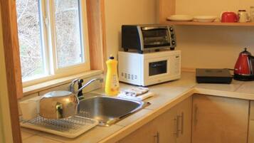 Comfort Double Room, Private Bathroom (One Bedroom Suite Garden ) | Private kitchen