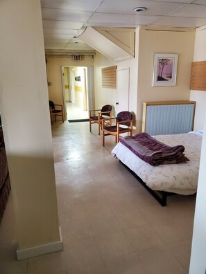 Double Room, Private Bathroom, Ocean View (Family Suite) - The Orca Inn (Alert Bay)