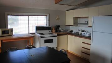 Comfort Suite, Ensuite, Ocean View (3 Bedroom Suite) | Private kitchen