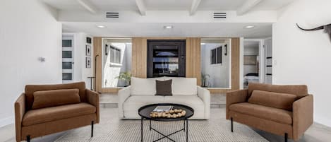 Télévision, cheminée